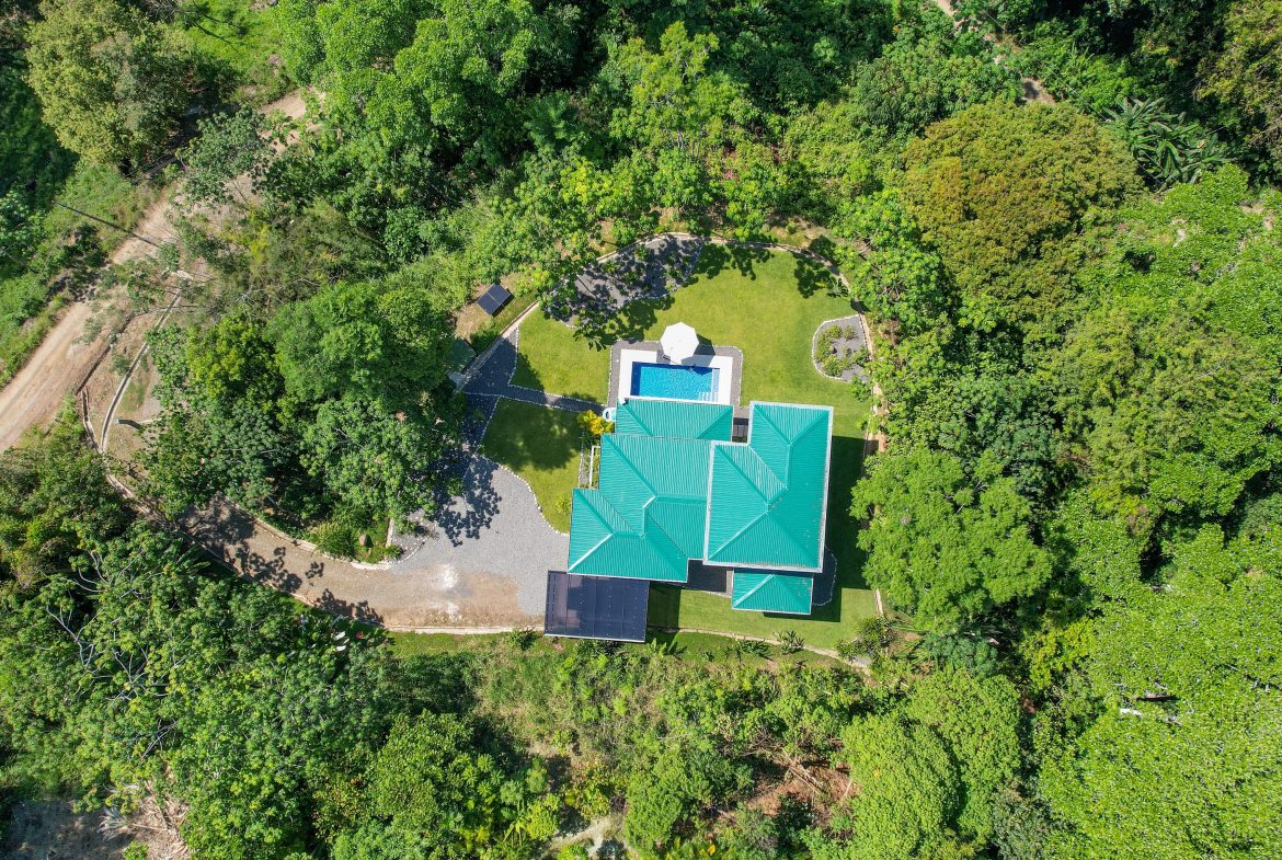TWO FLOOR PROPERTY WITH THREE BEDROOM AND MOUNTAIN VIEWS, IN OJOCHAL – 1.58 ACRES