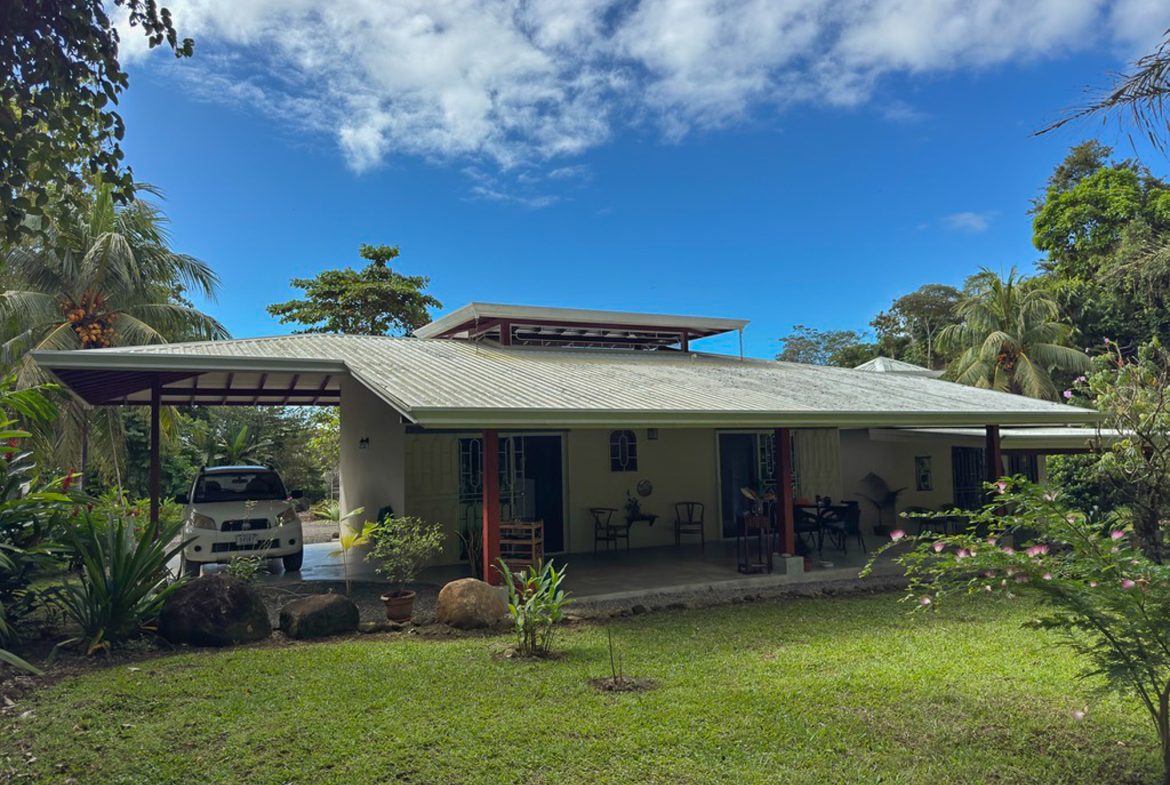 PROPERTY WITH TWO BEDROOM AND PEACEFUL GARDEN, IN OJOCHAL – 7.23 ACRES