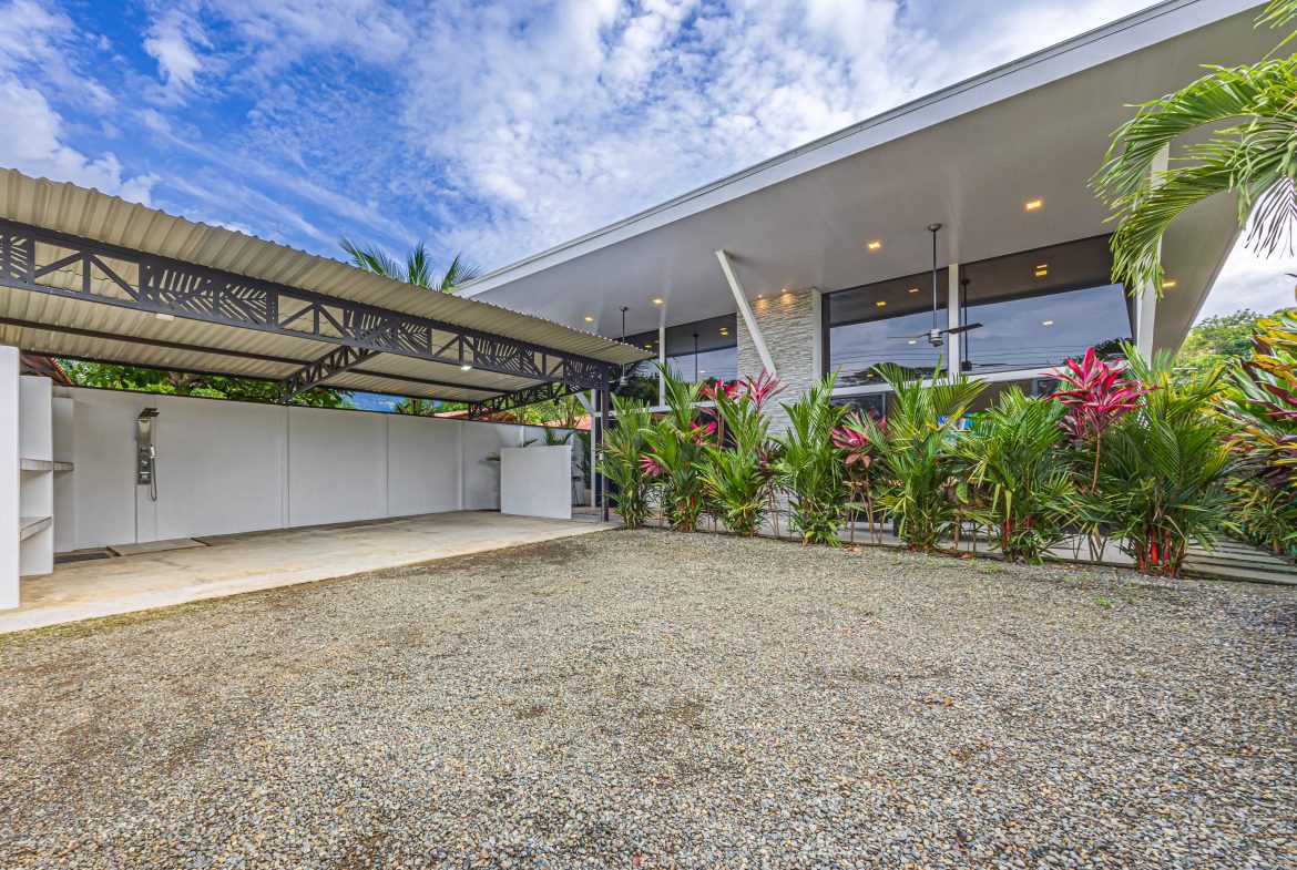 CASA TROPICAL PROPERTY WITH THREE BEDROOMS, IN BAHIA BALLENA CENTER – 0.12 ACRES
