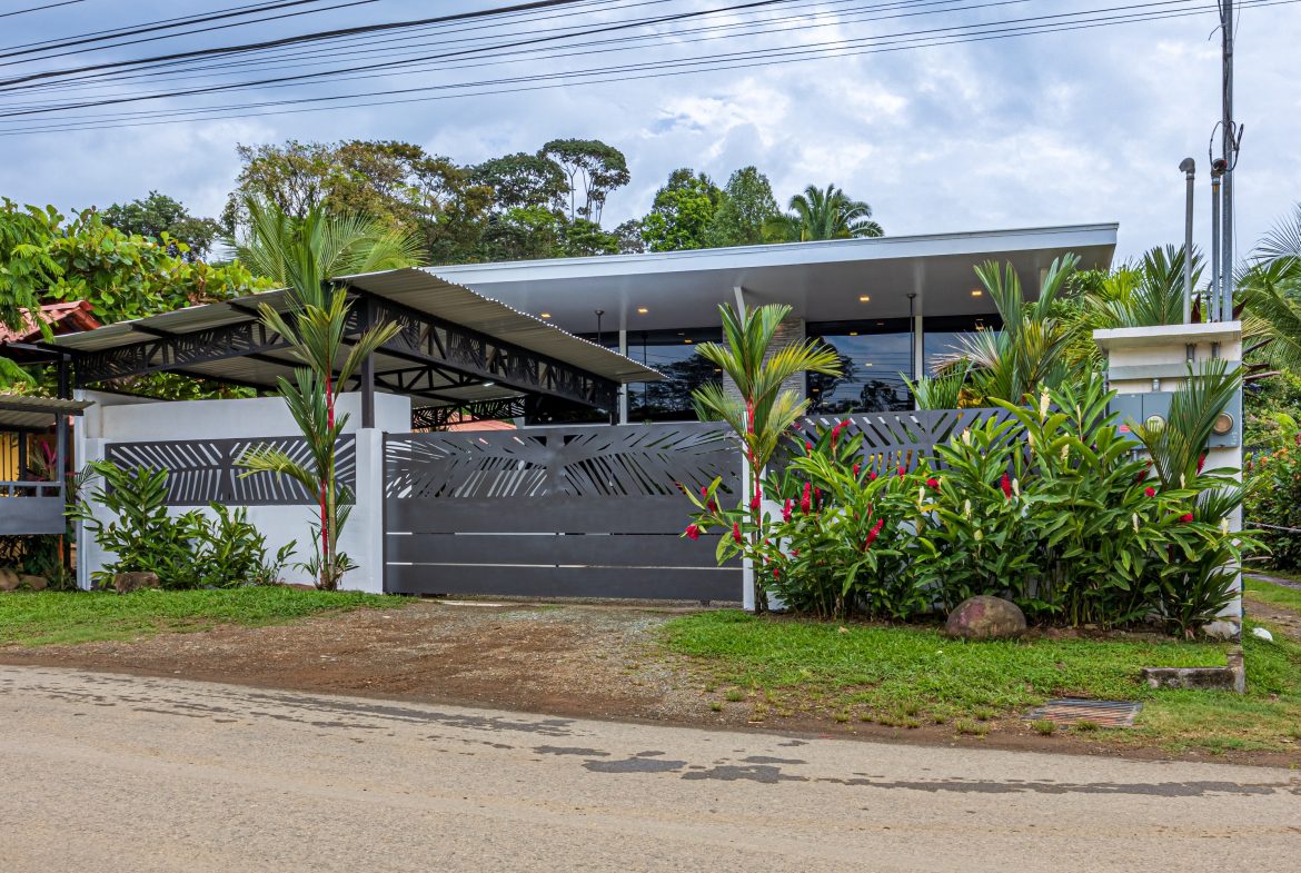 CASA TROPICAL PROPERTY WITH THREE BEDROOMS, IN BAHIA BALLENA CENTER – 0.12 ACRES