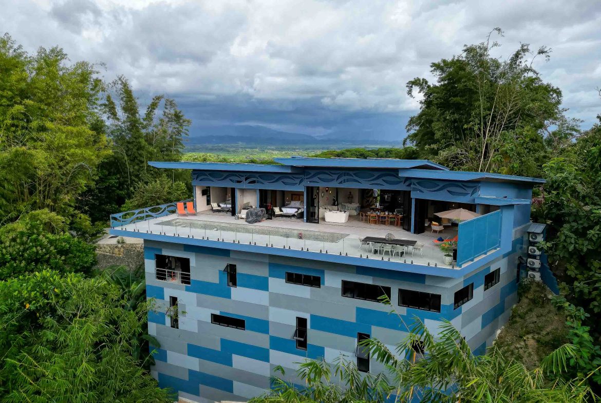LUXURY VILLA PROPERTY WITH FIVE BEDROOM IN A GATED COMMUNITY, NEAR TO THE MARINA IN QUEPOS – 2.22 ACRES