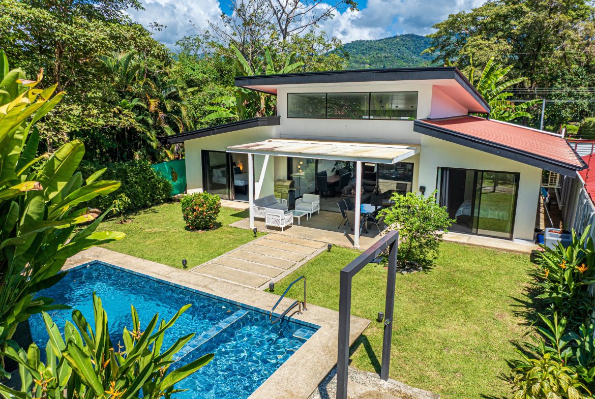 PROPERTY WITH THREE BEDROOM IN BAHIA CENTER WITH BEAUTIFUL VIEWS OF THE GARDEN – 0.12 ACRES