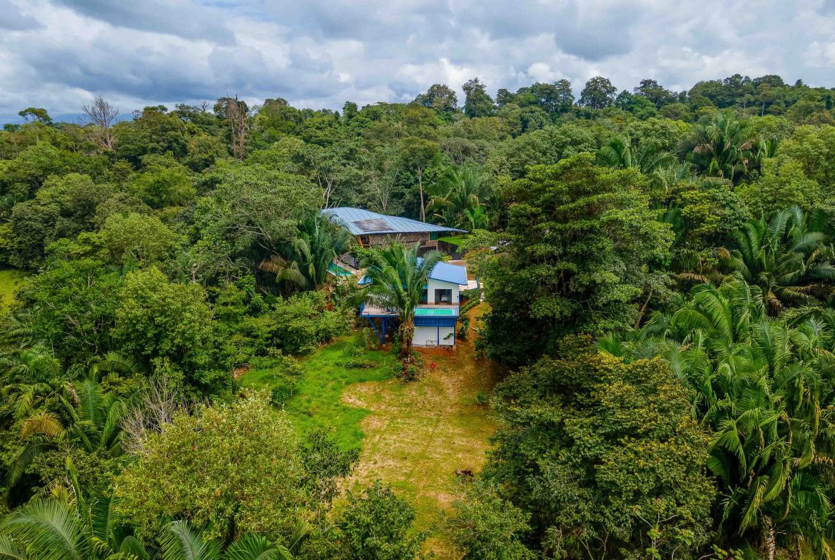 CASA CAYENA PROPERTY WITH THREE BEDROOM IN A GATED COMMUNITY, IN QUEPOS – 1.23 ACRES