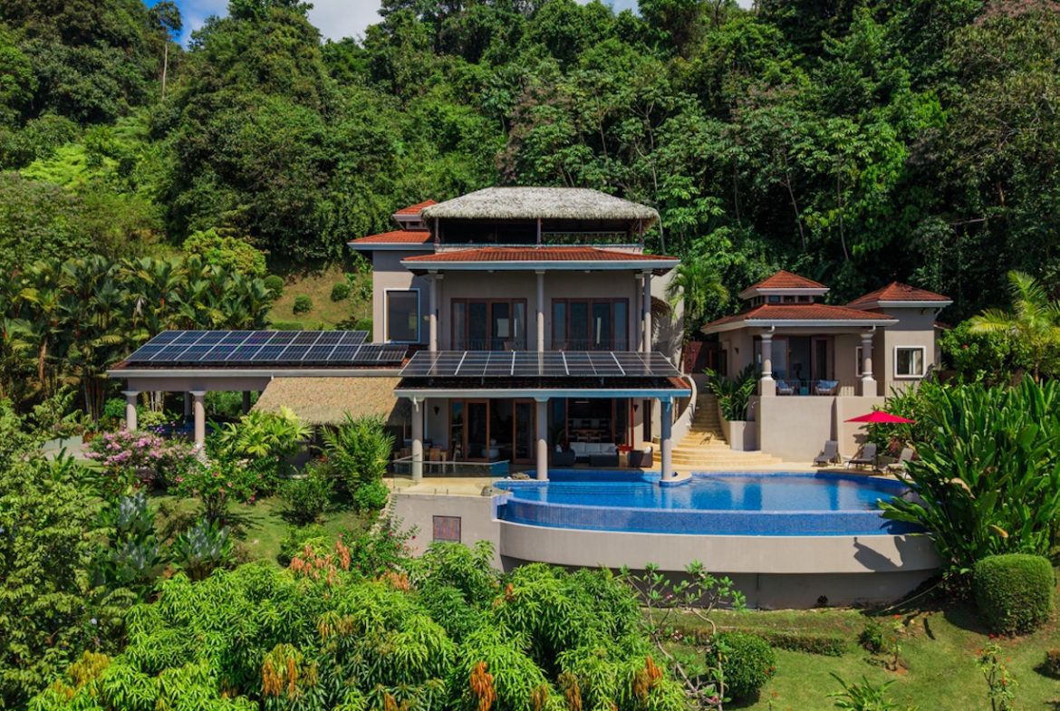 LUXURY PROPERTY WITH FOUR BEDROOM AND OCEAN FRONT VIEWS, IN SAN MARTIN – 1.52 ACRES