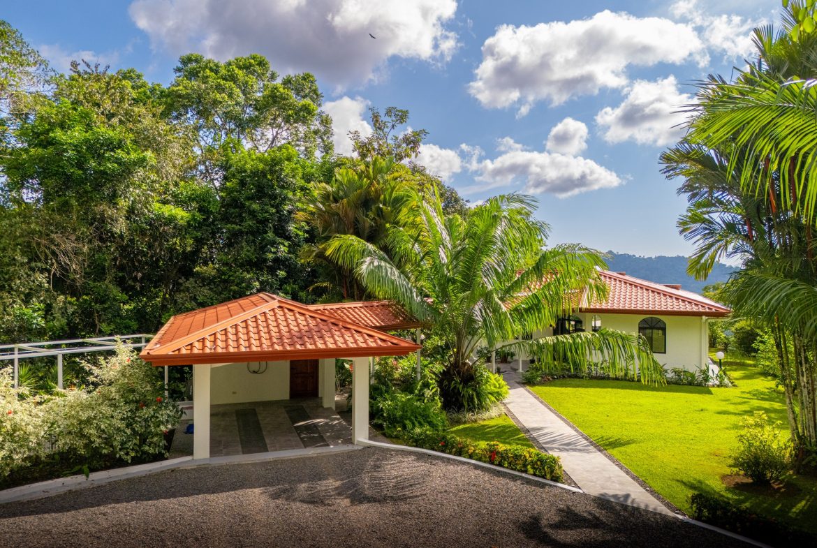 VILLA ALLAMANDA PROPERTY WITH THREE BEDROOM, AND SUNSET VIEWS, IN TRES RIOS – 4.4 ACRES