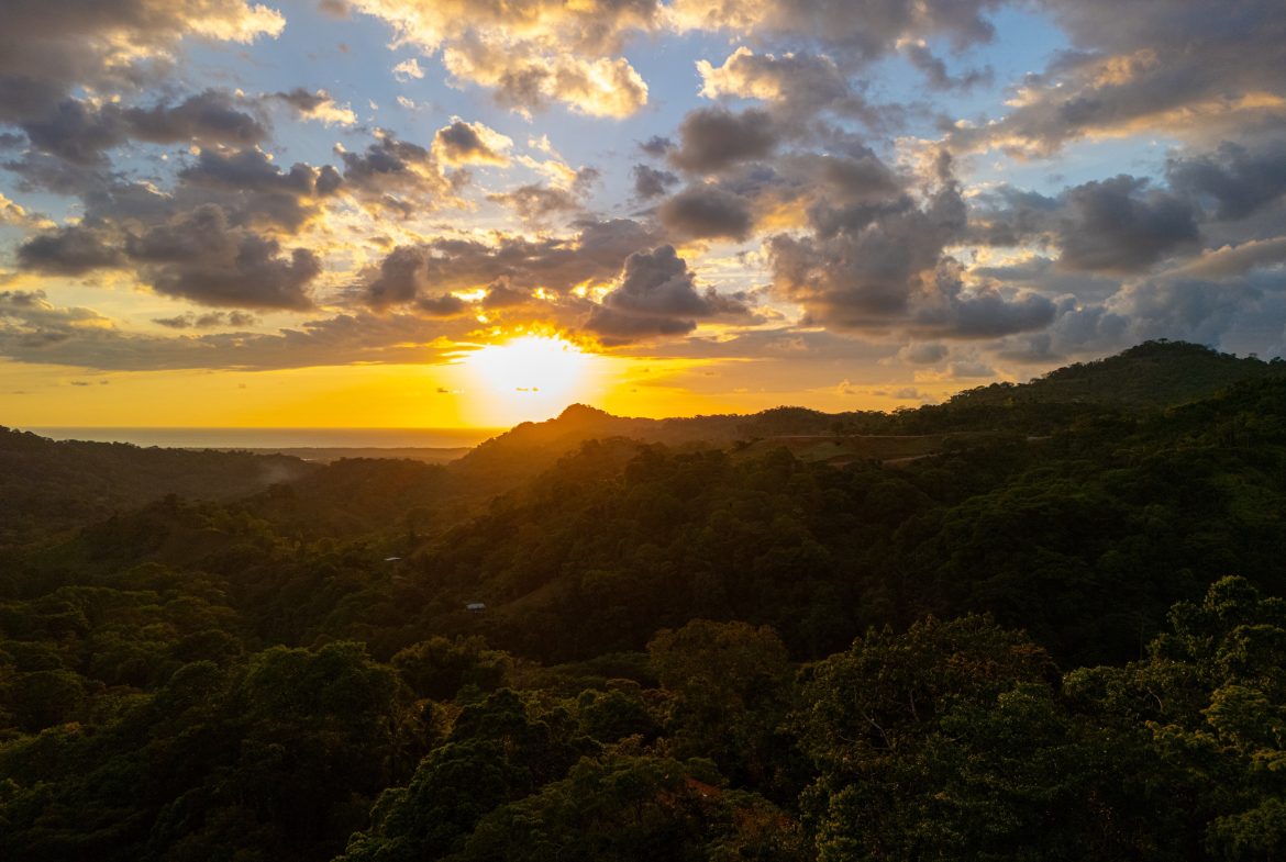 VILLA ALLAMANDA PROPERTY WITH THREE BEDROOM, AND SUNSET VIEWS, IN TRES RIOS – 4.4 ACRES