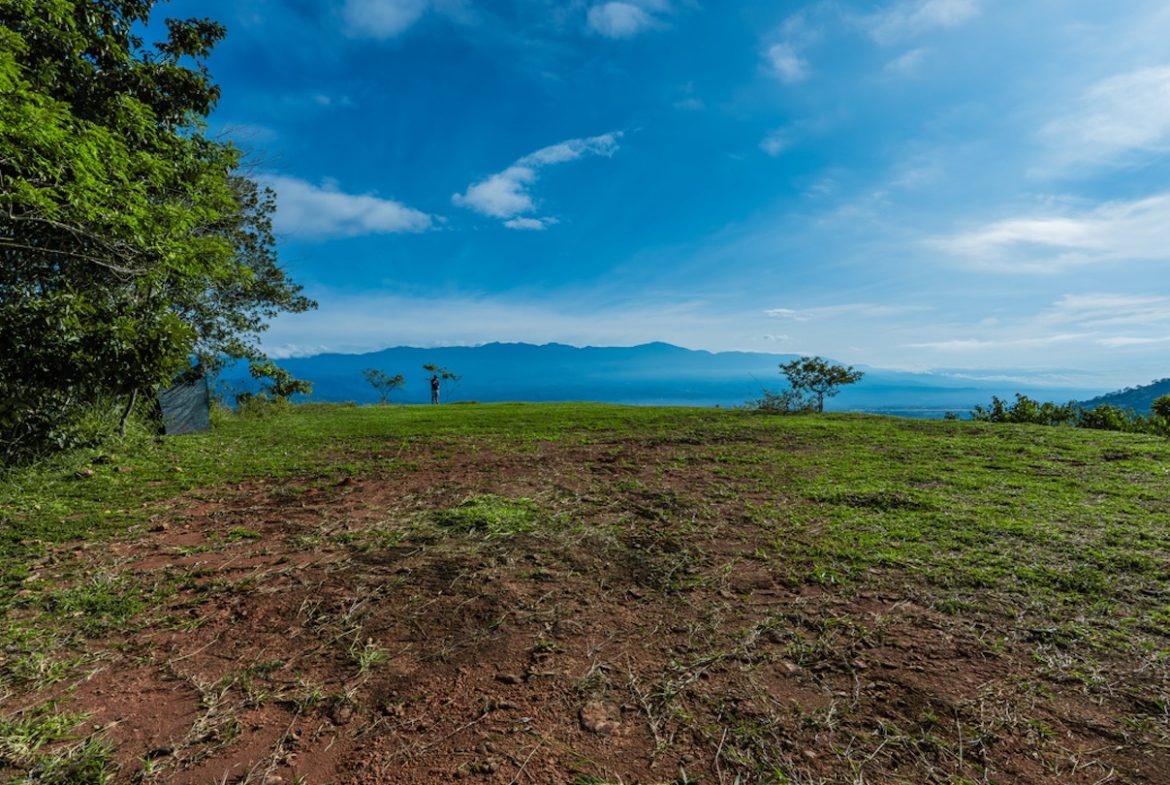 DEVELOPMENT PROPERTY WITH MOUNTAINS VIEWS AND NEAR TO THE CASCADE, IN LA PALMA – 12 ACRES