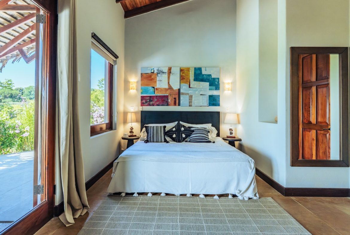 LUXURY PROPERTY WITH FOUR BEDROOM AND OCEAN FRONT VIEWS, IN SAN MARTIN – 1.52 ACRES