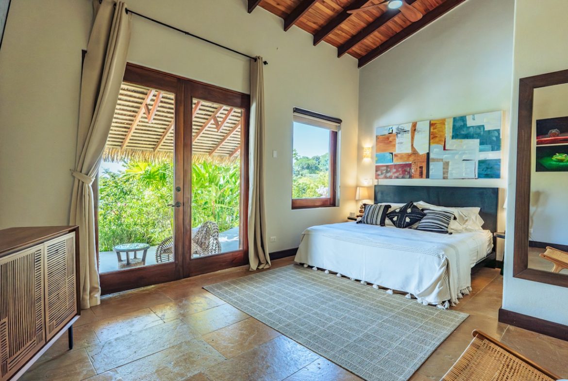 LUXURY PROPERTY WITH FOUR BEDROOM AND OCEAN FRONT VIEWS, IN SAN MARTIN – 1.52 ACRES