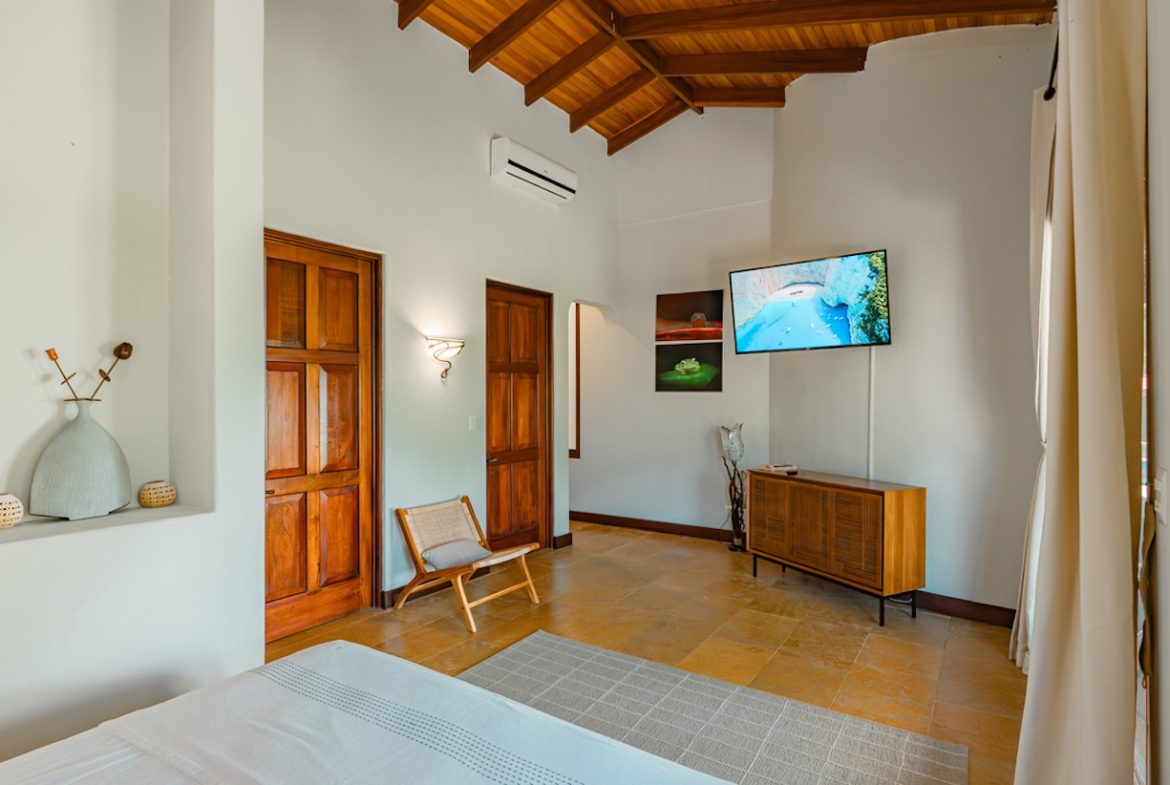 LUXURY PROPERTY WITH FOUR BEDROOM AND OCEAN FRONT VIEWS, IN SAN MARTIN – 1.52 ACRES