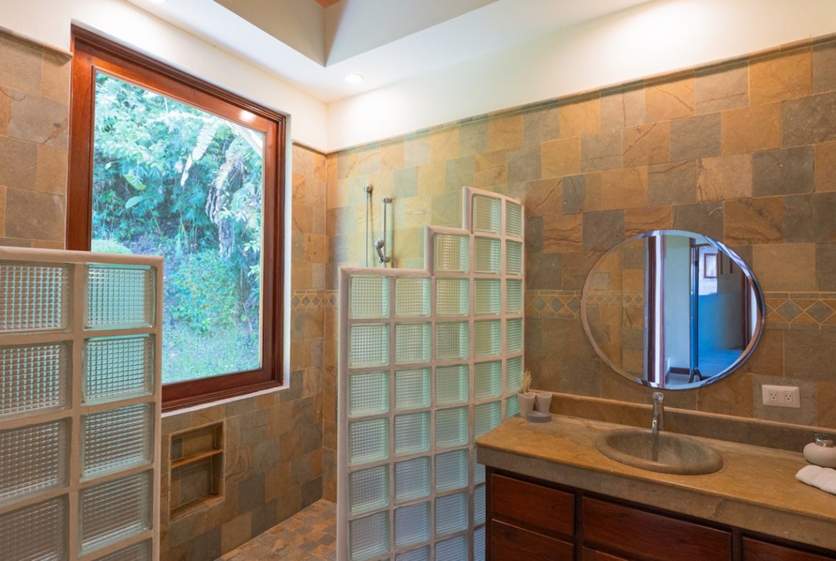 LUXURY PROPERTY WITH FOUR BEDROOM AND OCEAN FRONT VIEWS, IN SAN MARTIN – 1.52 ACRES