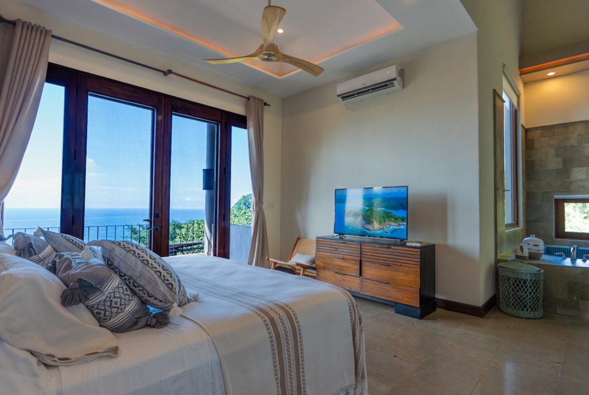 LUXURY PROPERTY WITH FOUR BEDROOM AND OCEAN FRONT VIEWS, IN SAN MARTIN – 1.52 ACRES