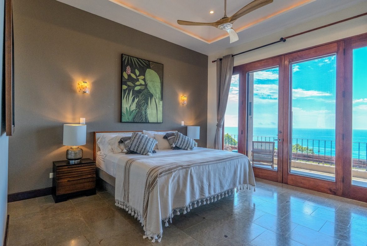 LUXURY PROPERTY WITH FOUR BEDROOM AND OCEAN FRONT VIEWS, IN SAN MARTIN – 1.52 ACRES