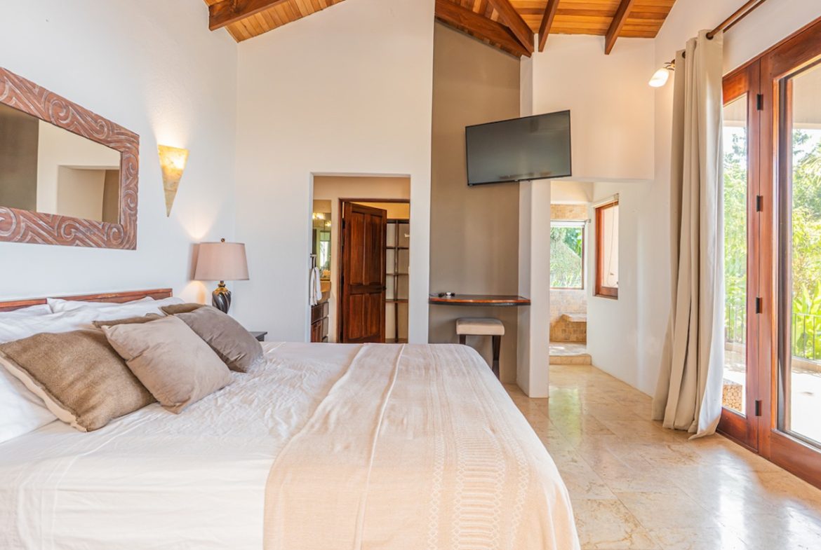 LUXURY PROPERTY WITH FOUR BEDROOM AND OCEAN FRONT VIEWS, IN SAN MARTIN – 1.52 ACRES