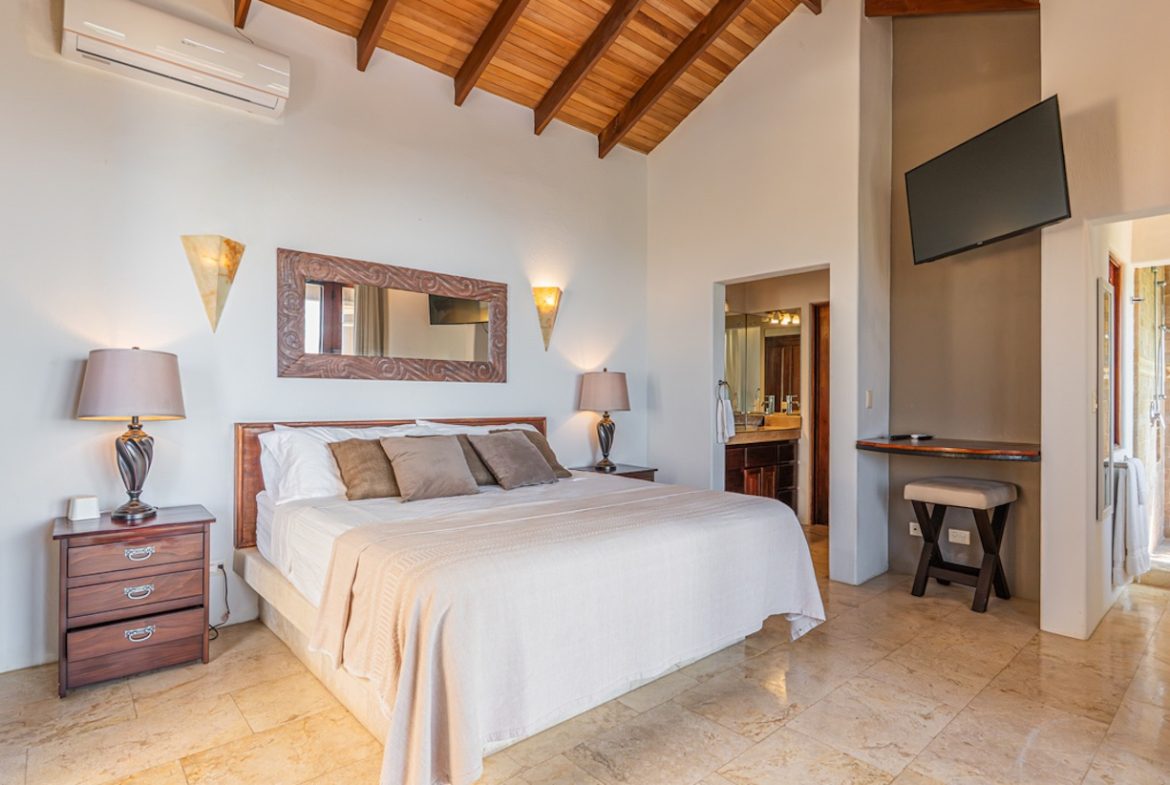LUXURY PROPERTY WITH FOUR BEDROOM AND OCEAN FRONT VIEWS, IN SAN MARTIN – 1.52 ACRES