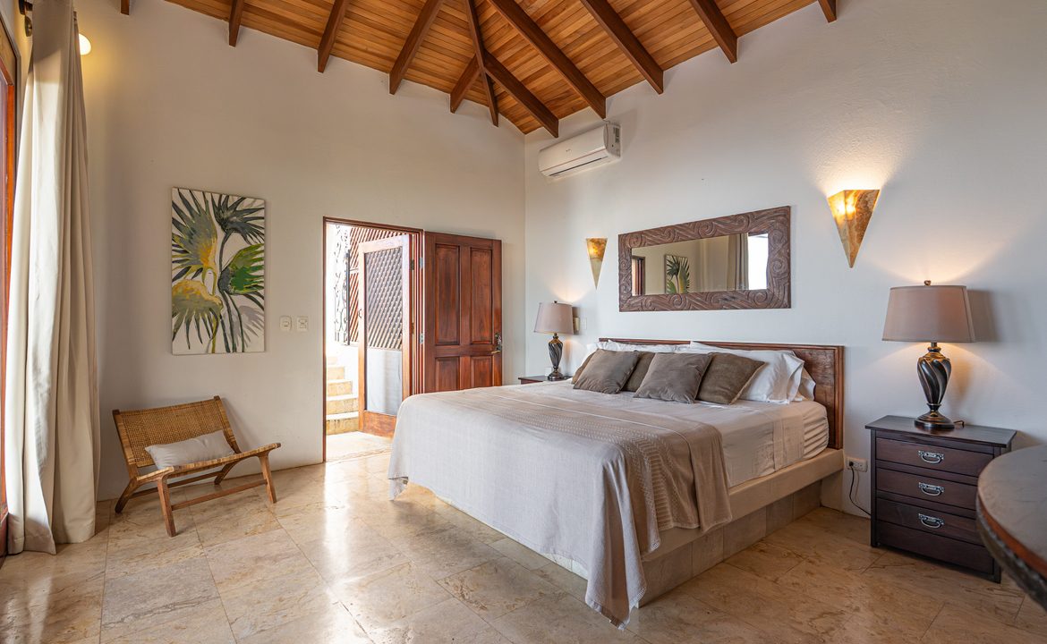 LUXURY PROPERTY WITH FOUR BEDROOM AND OCEAN FRONT VIEWS, IN SAN MARTIN – 1.52 ACRES