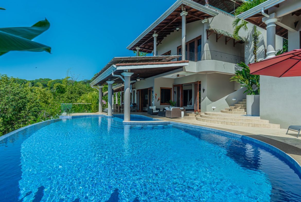 LUXURY PROPERTY WITH FOUR BEDROOM AND OCEAN FRONT VIEWS, IN SAN MARTIN – 1.52 ACRES