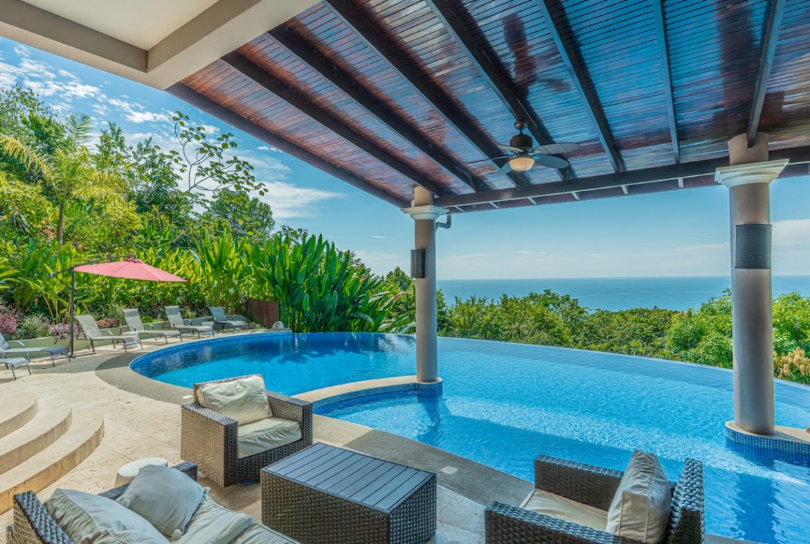 LUXURY PROPERTY WITH FOUR BEDROOM AND OCEAN FRONT VIEWS, IN SAN MARTIN – 1.52 ACRES