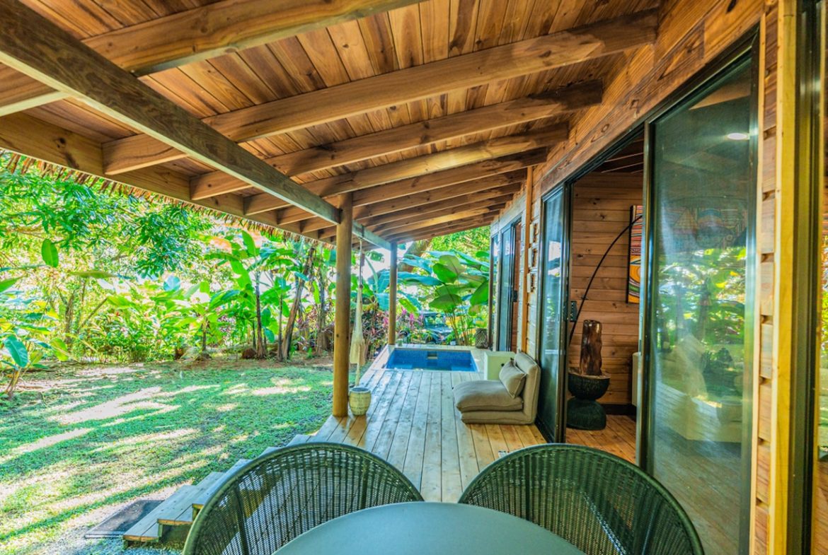 LUXURY PROPERTY WITH FOUR BEDROOM AND OCEAN FRONT VIEWS, IN SAN MARTIN – 1.52 ACRES