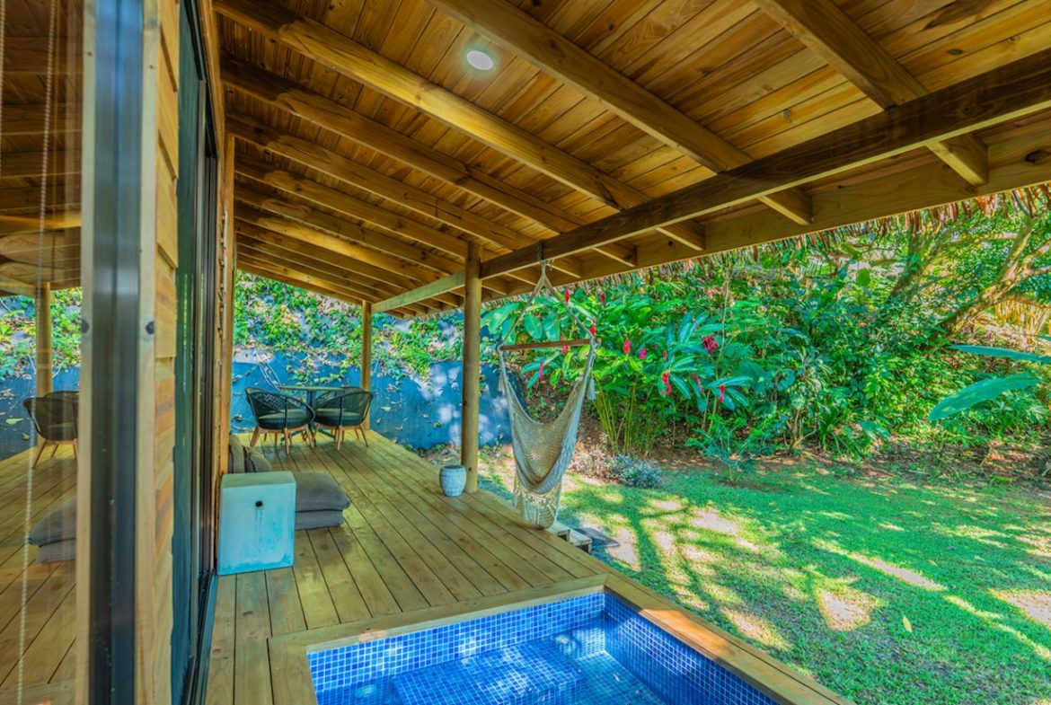 LUXURY PROPERTY WITH FOUR BEDROOM AND OCEAN FRONT VIEWS, IN SAN MARTIN – 1.52 ACRES