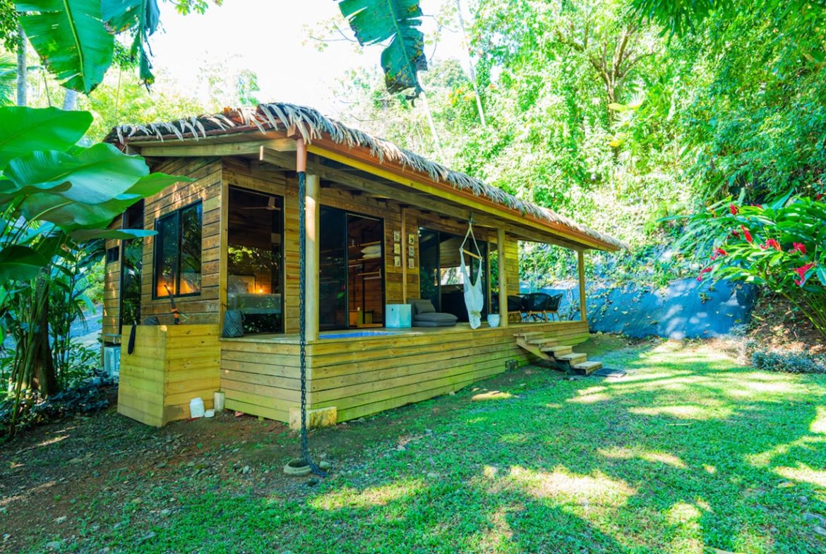 LUXURY PROPERTY WITH FOUR BEDROOM AND OCEAN FRONT VIEWS, IN SAN MARTIN – 1.52 ACRES