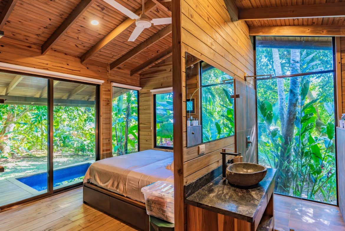 LUXURY PROPERTY WITH FOUR BEDROOM AND OCEAN FRONT VIEWS, IN SAN MARTIN – 1.52 ACRES