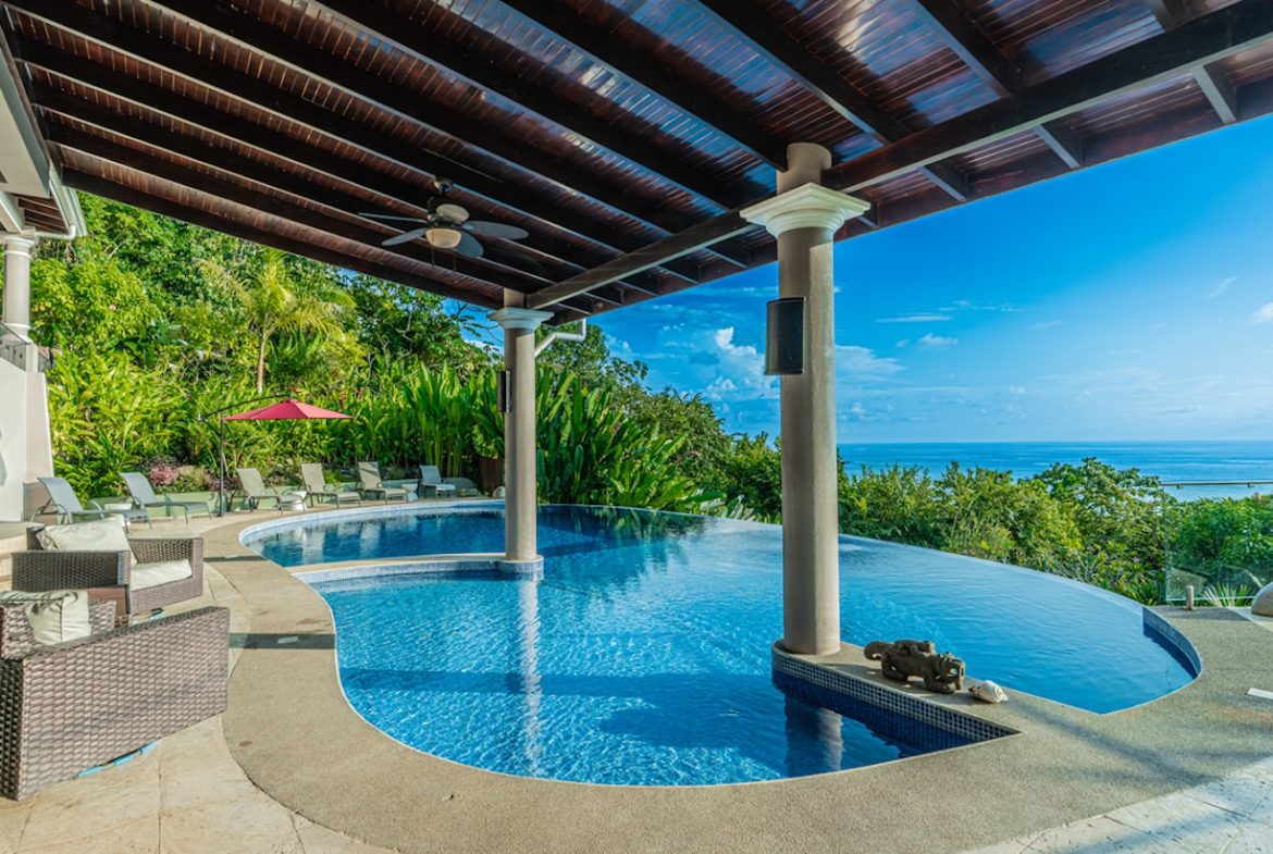 LUXURY PROPERTY WITH FOUR BEDROOM AND OCEAN FRONT VIEWS, IN SAN MARTIN – 1.52 ACRES