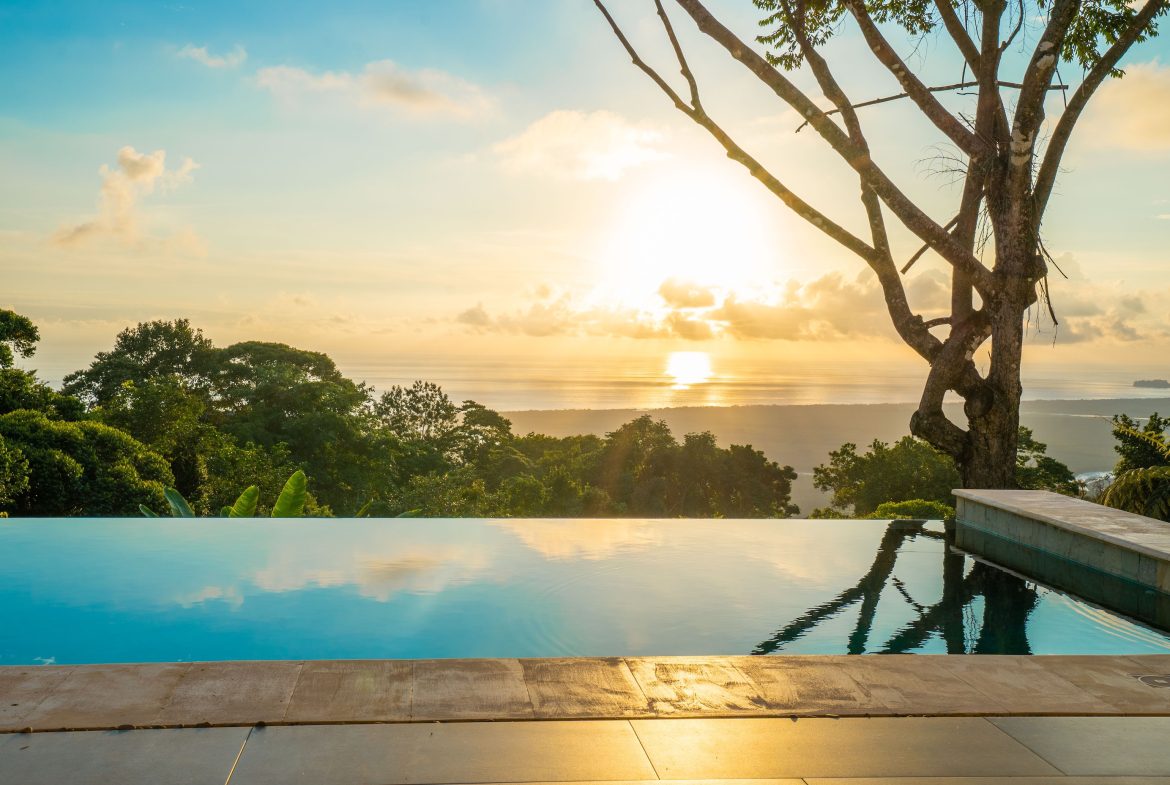 PROPERTY WITH THREE BEDROOM AND PANORAMIC OCEAN VIEWS, IN PORTALON – 3.8 ACRES