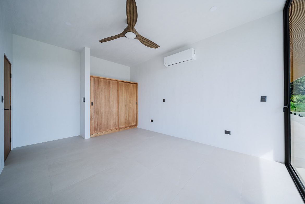 LUXURY PROPERTY WITH FOUR BEDROOMS IN A GATED COMMUNITY, IN GALLEGA NARANJITO – 3.1 ACRES