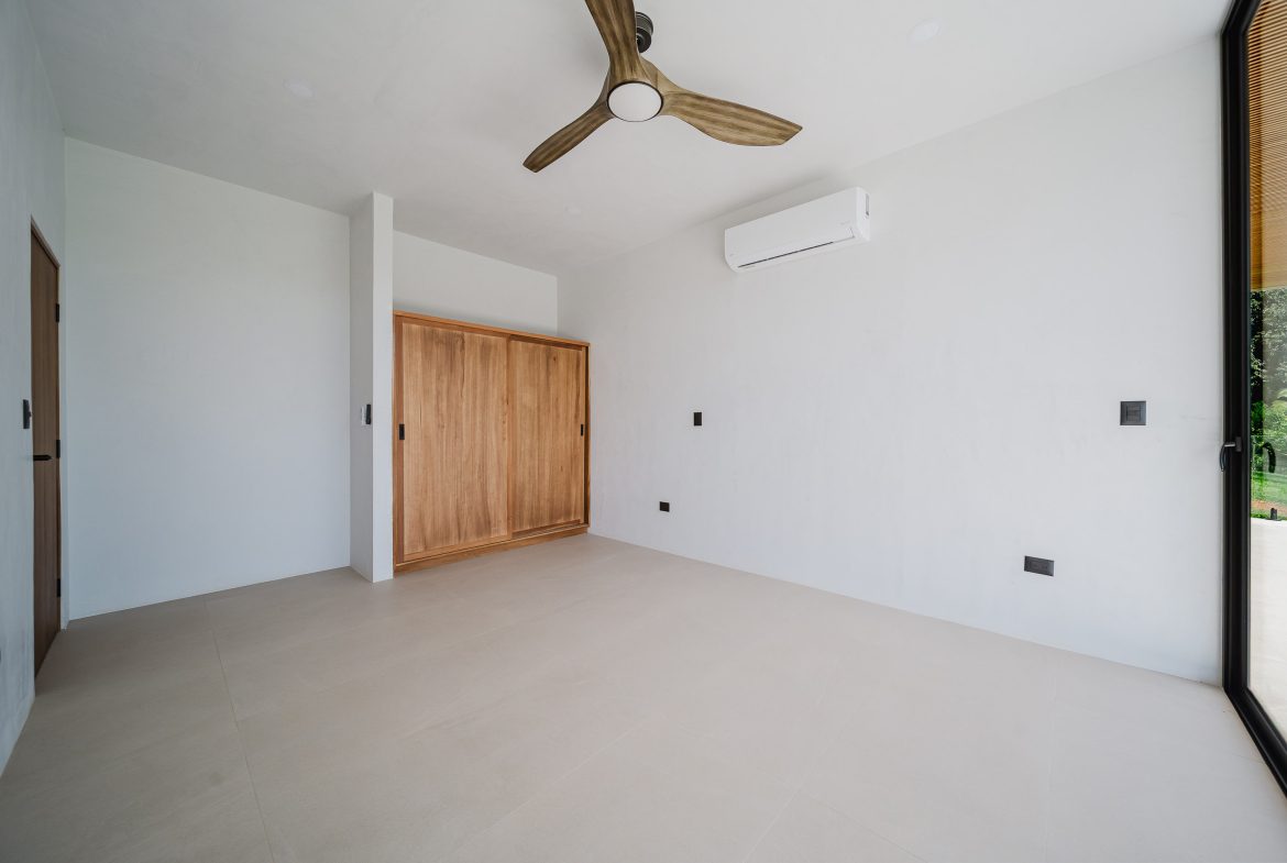 LUXURY PROPERTY WITH FOUR BEDROOMS IN A GATED COMMUNITY, IN GALLEGA NARANJITO – 3.1 ACRES