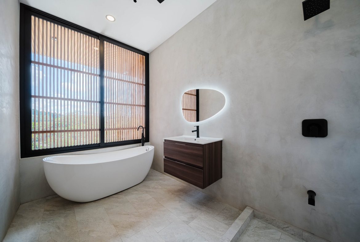 LUXURY PROPERTY WITH FOUR BEDROOMS IN A GATED COMMUNITY, IN GALLEGA NARANJITO – 3.1 ACRES