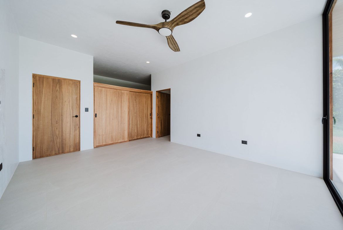 LUXURY PROPERTY WITH FOUR BEDROOMS IN A GATED COMMUNITY, IN GALLEGA NARANJITO – 3.1 ACRES