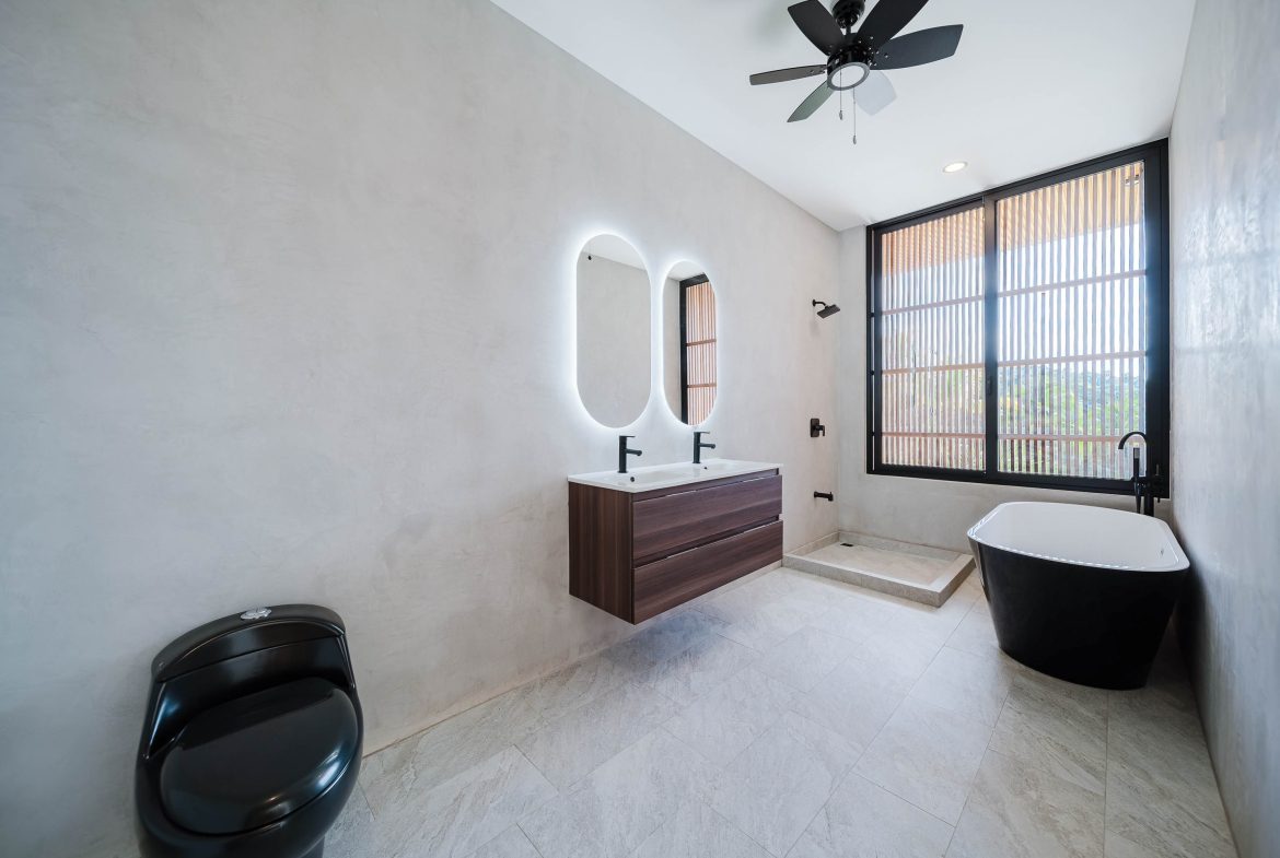 LUXURY PROPERTY WITH FOUR BEDROOMS IN A GATED COMMUNITY, IN GALLEGA NARANJITO – 3.1 ACRES