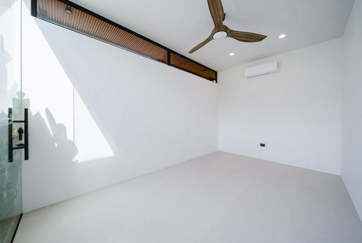 LUXURY PROPERTY WITH FOUR BEDROOMS IN A GATED COMMUNITY, IN GALLEGA NARANJITO – 3.1 ACRES