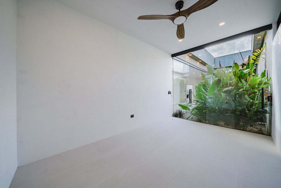 LUXURY PROPERTY WITH FOUR BEDROOMS IN A GATED COMMUNITY, IN GALLEGA NARANJITO – 3.1 ACRES