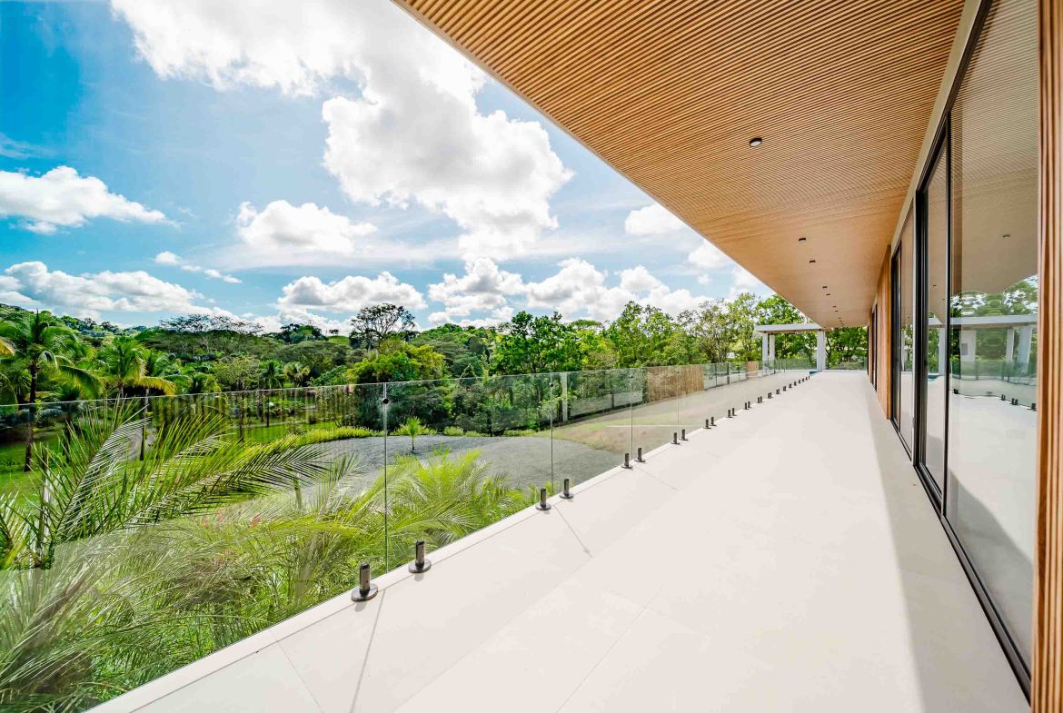 LUXURY PROPERTY WITH FOUR BEDROOMS IN A GATED COMMUNITY, IN GALLEGA NARANJITO – 3.1 ACRES
