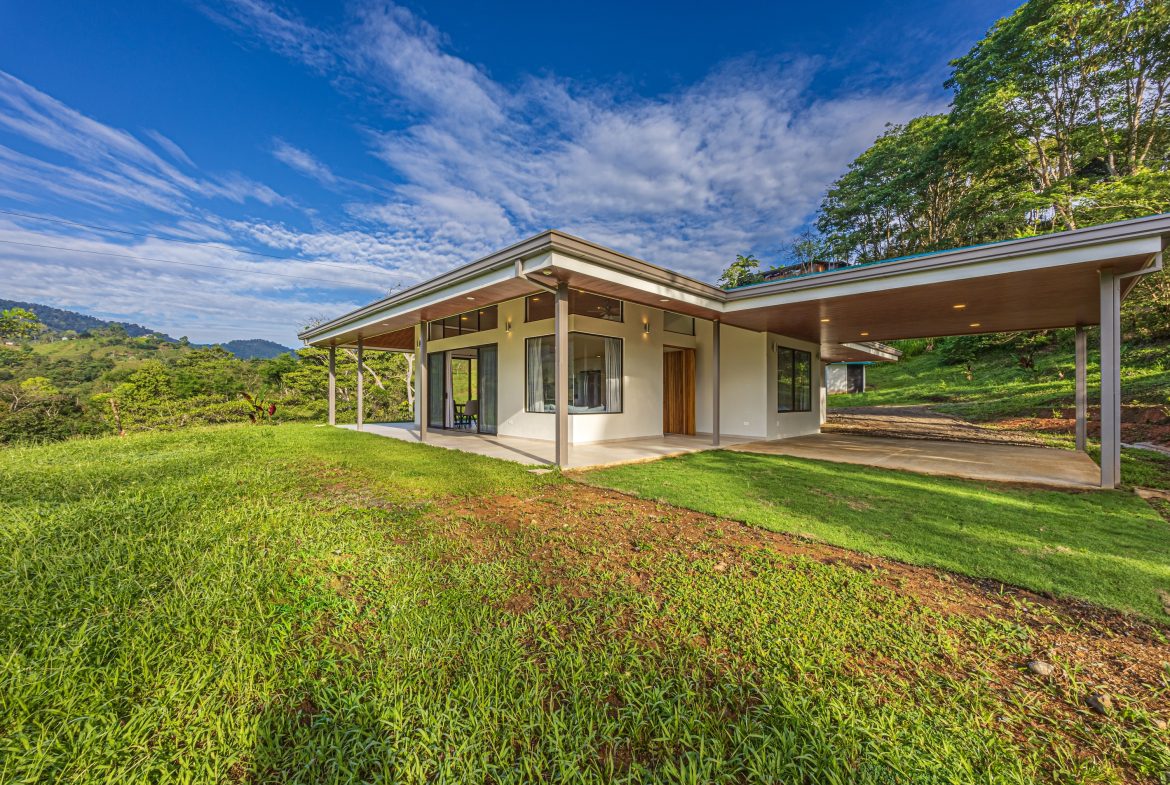 VIENTO LINDO MOUNTAIN PROPERTY  WITH MODERN FINISHES AND LARGE LAND WITH BEAUTIFUL VIEWS, IN TRES PIEDRAS – 5 ACRES