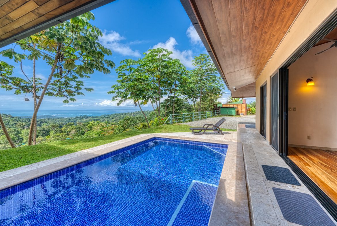 PROPERTY WITH TWO BEDROOM, AND A TERRACE WITH OCEAN VIEWS, IN SAN JOSECITO – 0.29 ACRES