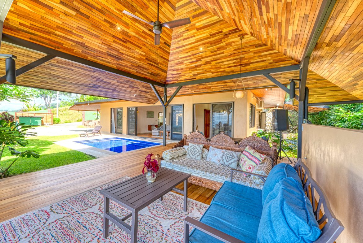 PROPERTY WITH TWO BEDROOM, AND A TERRACE WITH OCEAN VIEWS, IN SAN JOSECITO – 0.29 ACRES