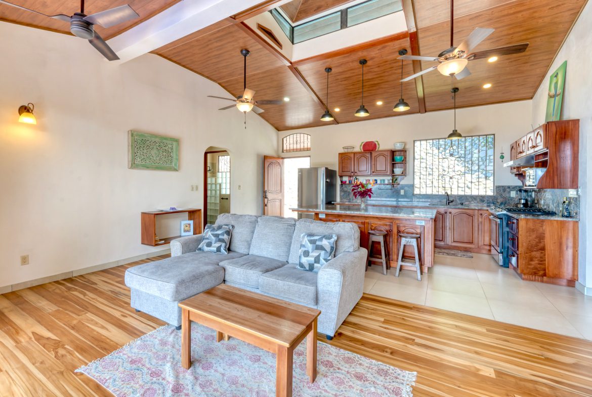 PROPERTY WITH TWO BEDROOM, AND A TERRACE WITH OCEAN VIEWS, IN SAN JOSECITO – 0.29 ACRES