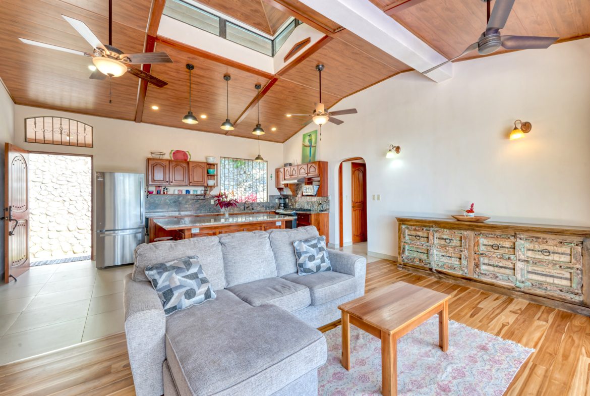 PROPERTY WITH TWO BEDROOM, AND A TERRACE WITH OCEAN VIEWS, IN SAN JOSECITO – 0.29 ACRES