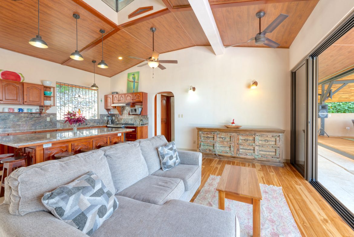 PROPERTY WITH TWO BEDROOM, AND A TERRACE WITH OCEAN VIEWS, IN SAN JOSECITO – 0.29 ACRES
