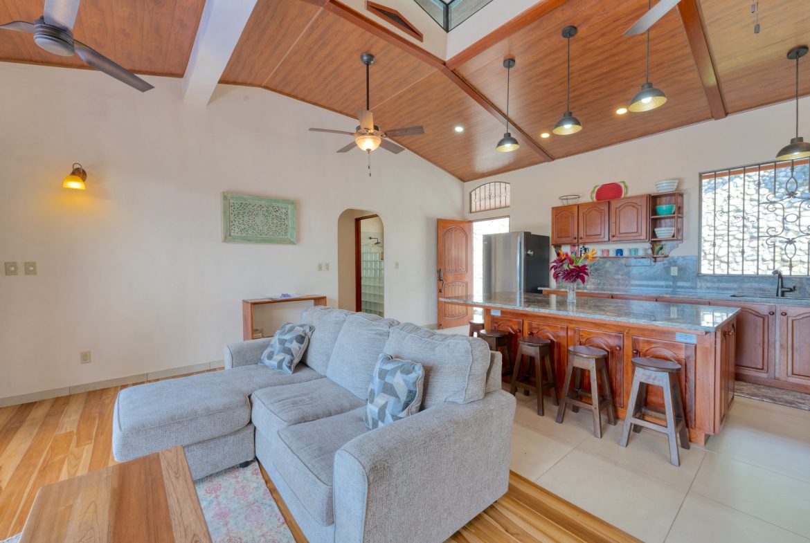 PROPERTY WITH TWO BEDROOM, AND A TERRACE WITH OCEAN VIEWS, IN SAN JOSECITO – 0.29 ACRES