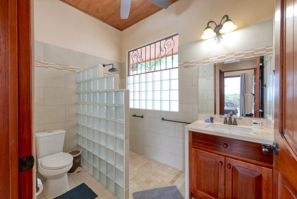 PROPERTY WITH TWO BEDROOM, AND A TERRACE WITH OCEAN VIEWS, IN SAN JOSECITO – 0.29 ACRES