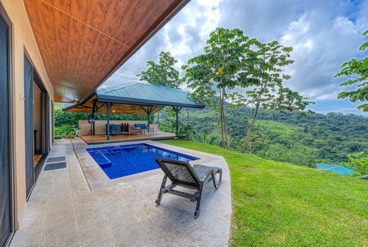 PROPERTY WITH TWO BEDROOM, AND A TERRACE WITH OCEAN VIEWS, IN SAN JOSECITO – 0.29 ACRES