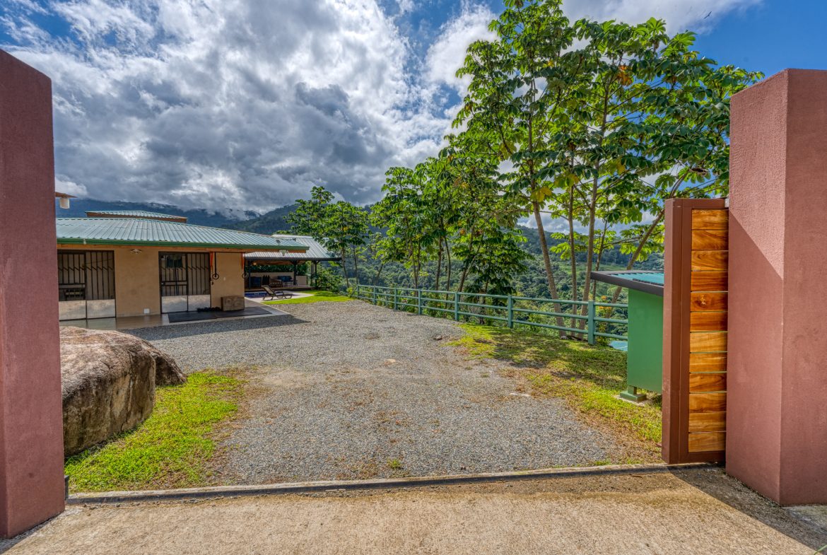 PROPERTY WITH TWO BEDROOM, AND A TERRACE WITH OCEAN VIEWS, IN SAN JOSECITO – 0.29 ACRES