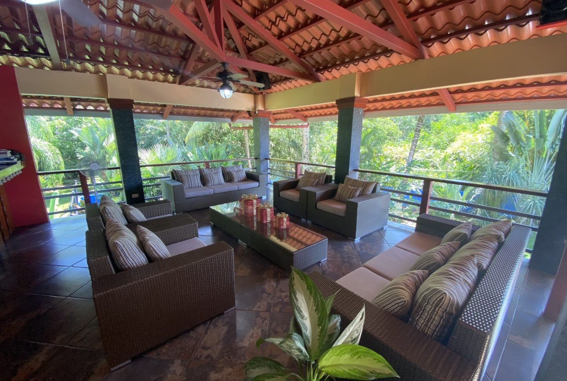 VILLA PESCA PROPERTY WITH EIGHT BEDROOMS, AND OCEAN VIEWS FRONT, NEAR TO THE GOLFITO – 1.1 ACRES