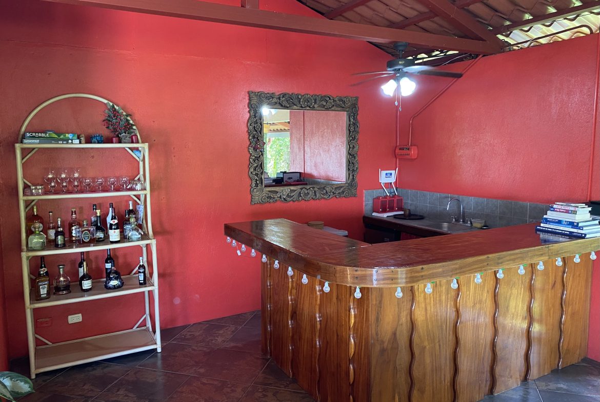 VILLA PESCA PROPERTY WITH EIGHT BEDROOMS, AND OCEAN VIEWS FRONT, NEAR TO THE GOLFITO – 1.1 ACRES