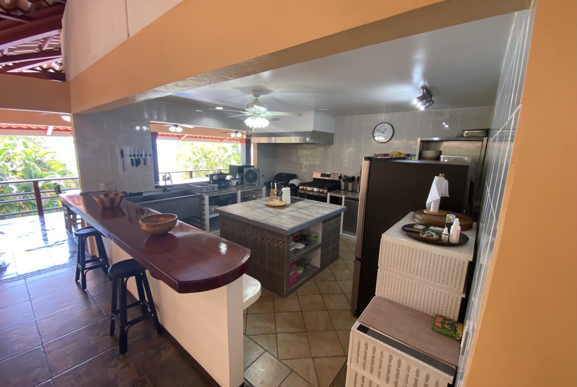 VILLA PESCA PROPERTY WITH EIGHT BEDROOMS, AND OCEAN VIEWS FRONT, NEAR TO THE GOLFITO – 1.1 ACRES