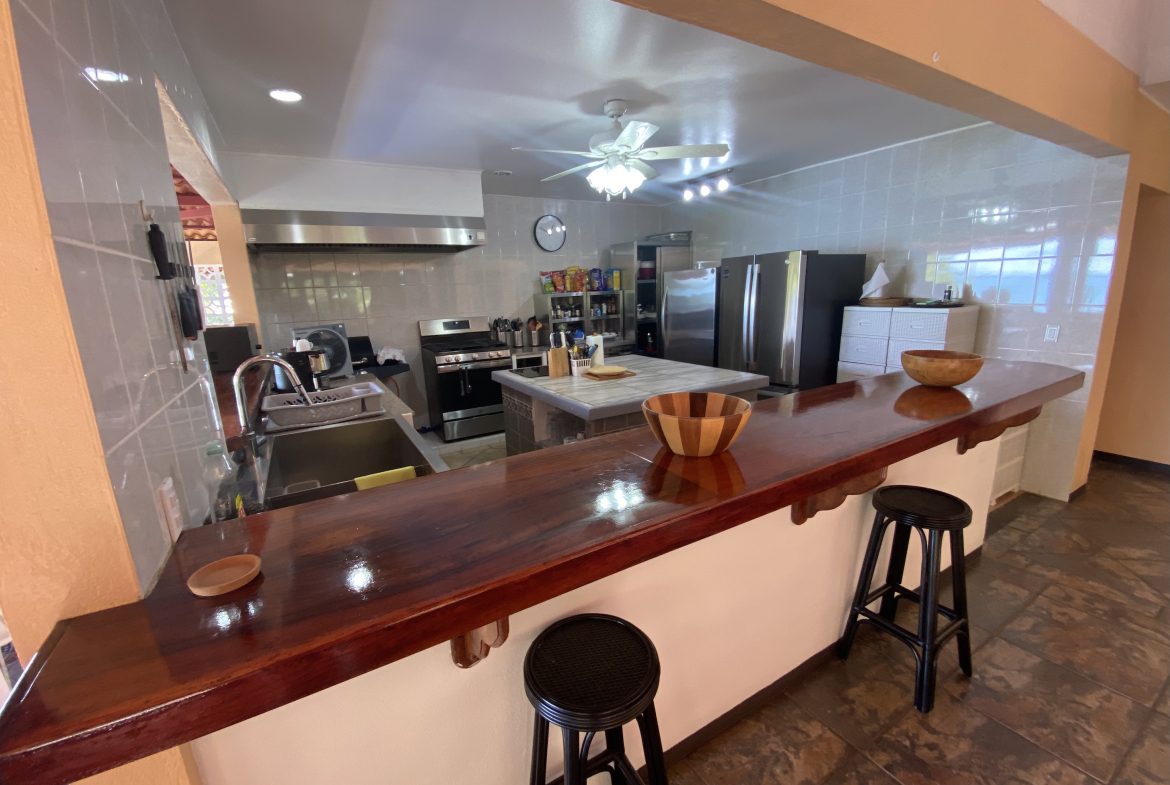 VILLA PESCA PROPERTY WITH EIGHT BEDROOMS, AND OCEAN VIEWS FRONT, NEAR TO THE GOLFITO – 1.1 ACRES